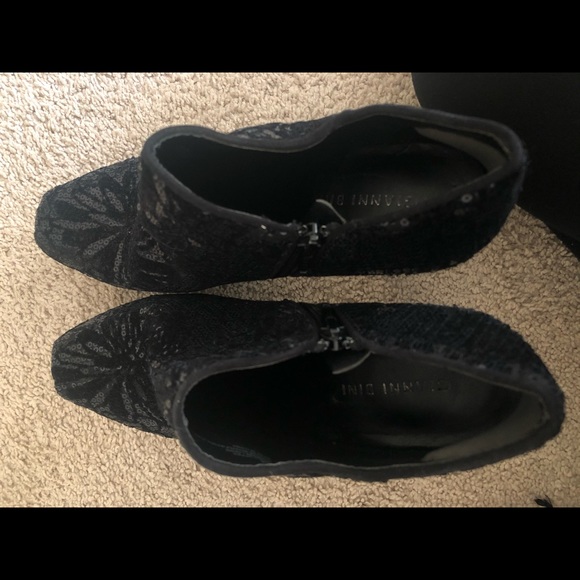 Gorgeous Black Gianni Bini heels - Picture 6 of 6